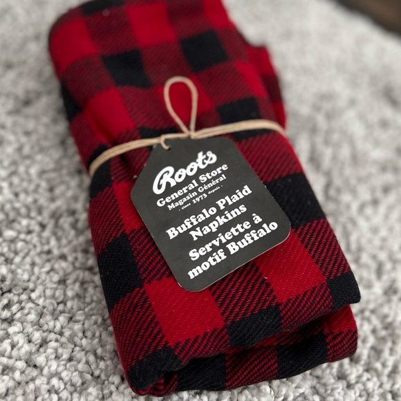 ROOTS Buffalo Plaid Checkered Red Black Cloth Napkins, Set of 4 - NEW WITH TAGS - Picture 6 of 6